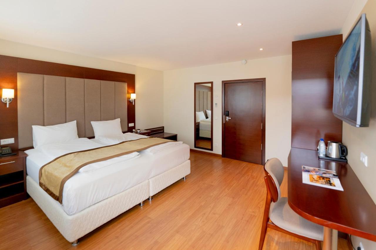 Palast Hotel Hürth Esterno foto