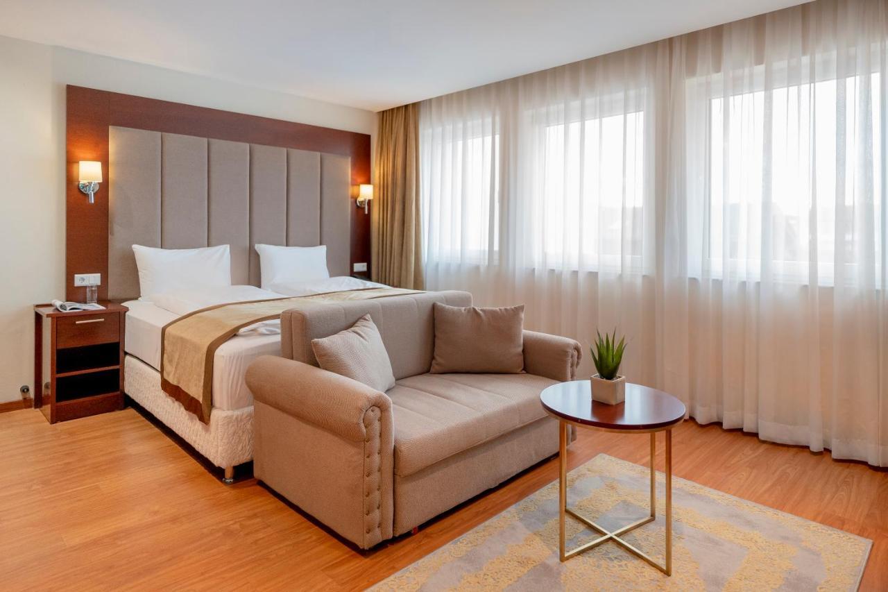 Palast Hotel Hürth Esterno foto