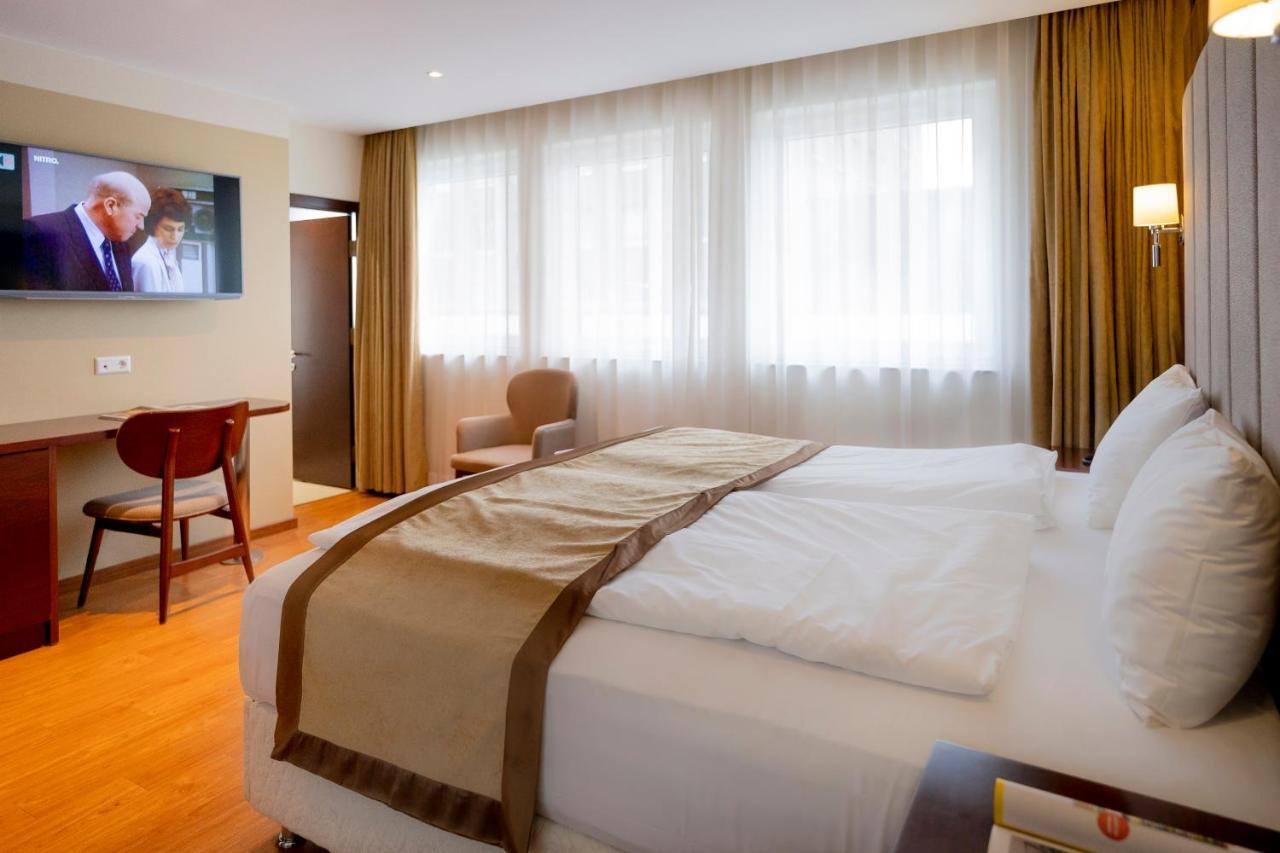 Palast Hotel Hürth Esterno foto