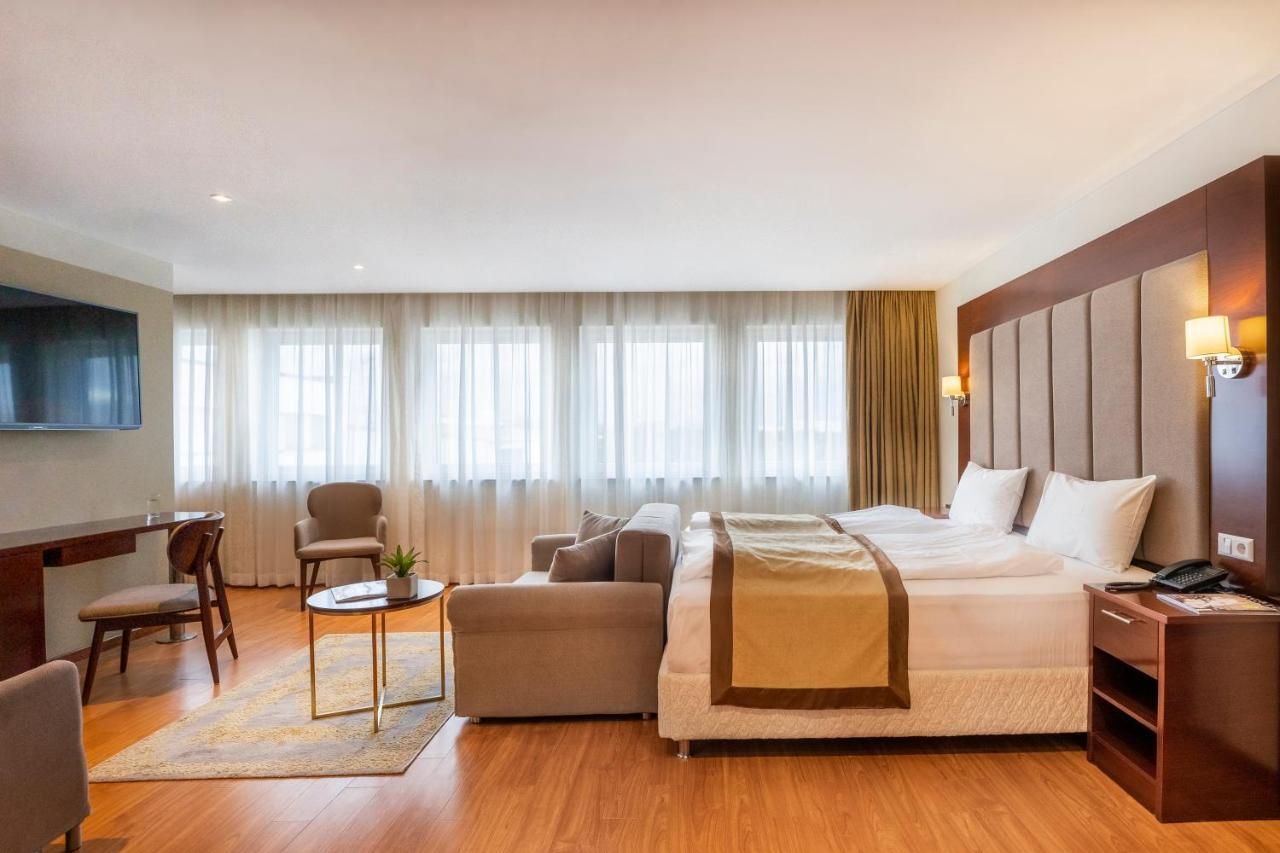 Palast Hotel Hürth Esterno foto