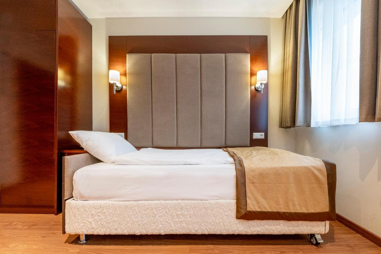 Palast Hotel Hürth Esterno foto