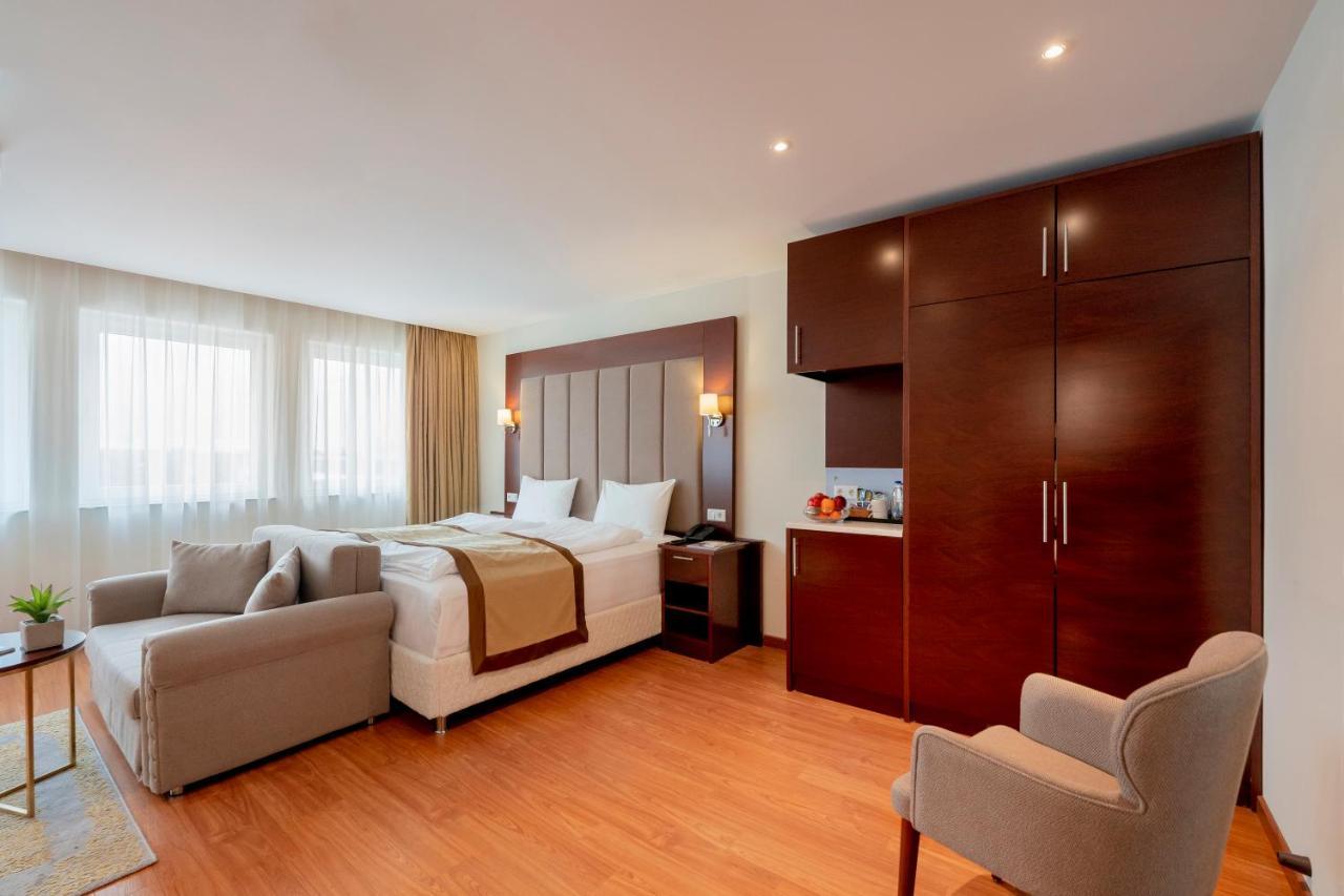 Palast Hotel Hürth Esterno foto